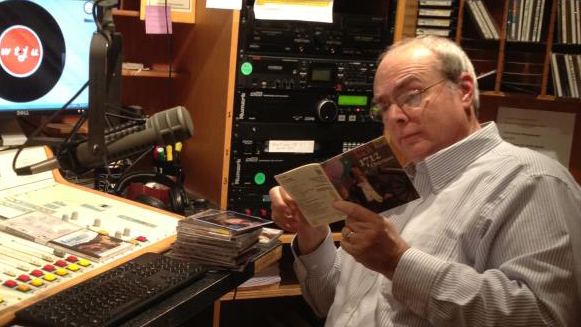 Ralph Graves reads CD liner notes in WTJU's former studio at Lambeth Commons