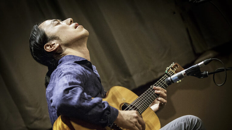 Japanese fingerstyle guitarist Hiroya Tsumakoto in a photo taken by Gary Alter